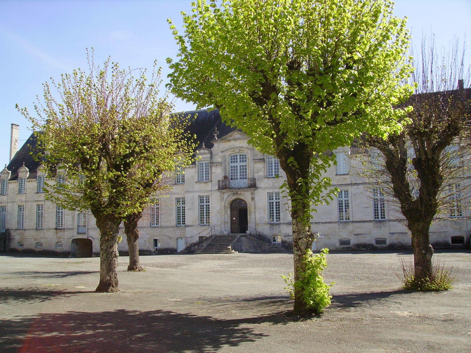 Hotel Abbaye Royale Saint-Jean-dʼAngély Exteriér fotografie